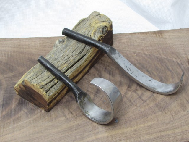 Carving Knives Round and scooped